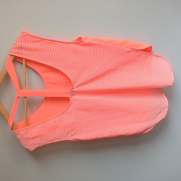 LovPosh. Women's Sherbert Orange Tank Top. Size Small. - Picture 2 of 6